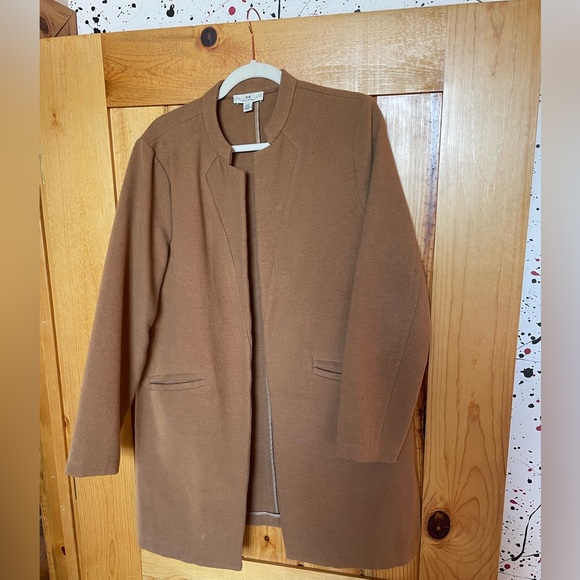 Trench style coat by Halston - Picture 1 of 3